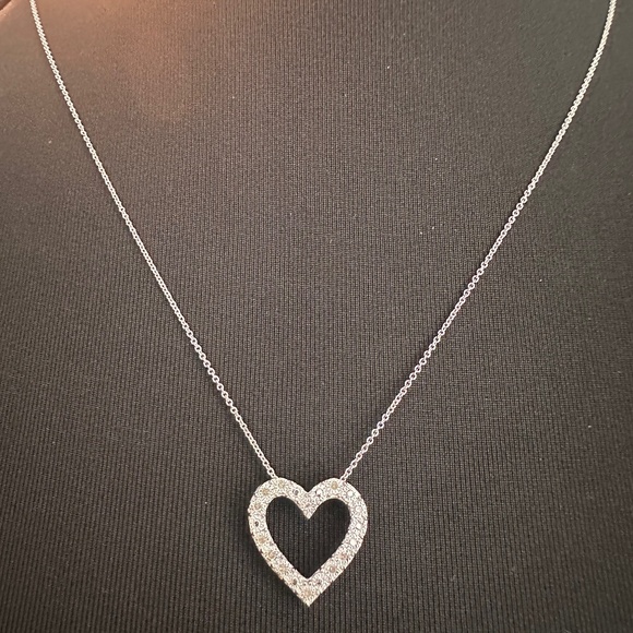 1/10 carat weight DIAMOND Heart Necklace from Macy’s - Picture 1 of 4